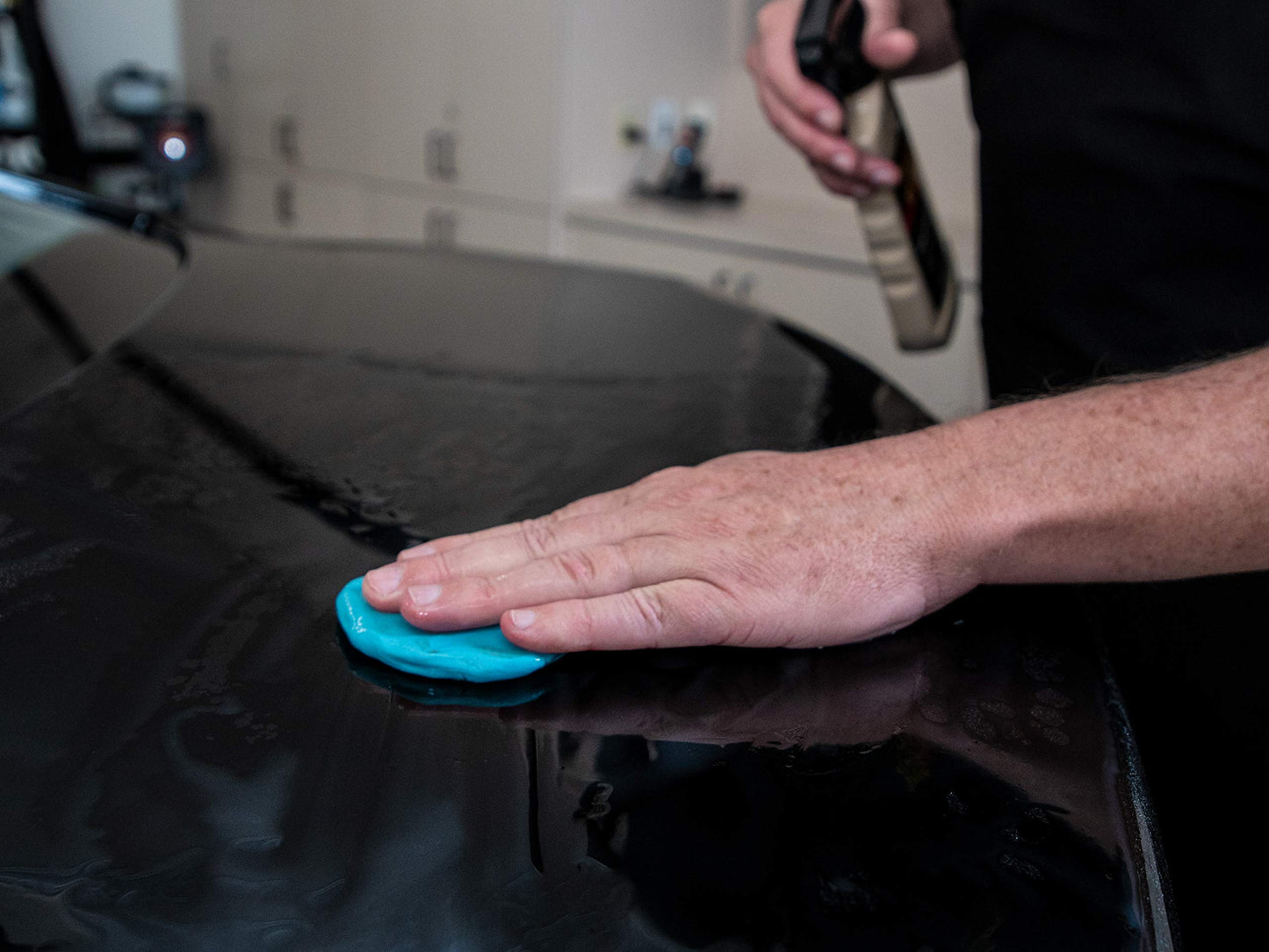Meguiar's G10240 Smooth Surface XL Clay Kit - Includes 240 Grams of Clay Bars, Quik Detailer Spray Bottle and Microfiber Towel